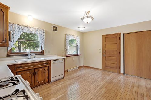 525 103, Milwaukee WI 53226-4315 exterior