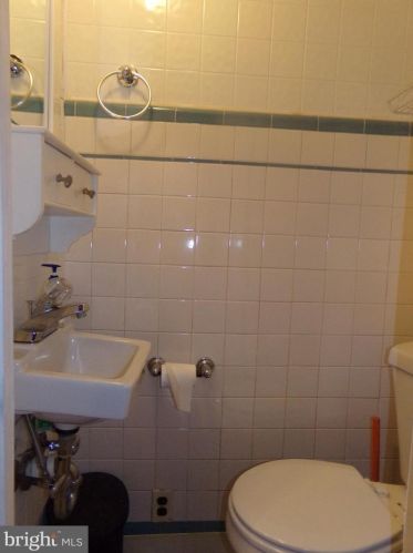 1021 64 St, Philadelphia PA 19151-3127 exterior