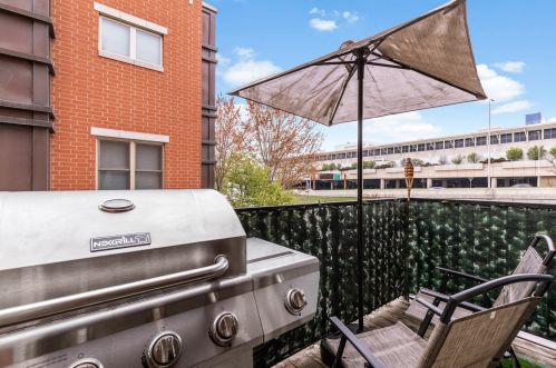 2502 Calumet Ave, Chicago IL  60616-2439 exterior