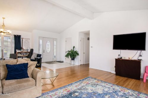 8696 Mdw Ln, Berrien Springs MI 49103-1426 exterior