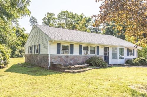 679 Bradley Rd, Springfield, MA 01109-1424