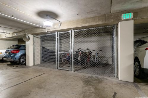 1221 Victoria St, Honolulu HI  96814-1430 exterior