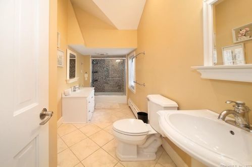 148 Norwalk Rd, Norwalk CT 06850-4406 exterior