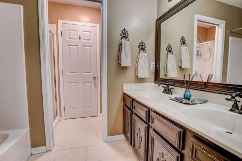 1864 Christensen Ave, Saint Paul MN 55118-2751 exterior