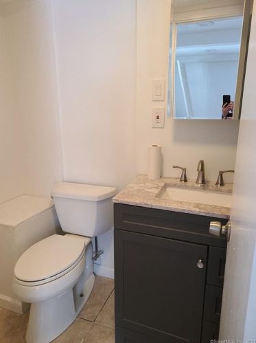 99 Elm St, North Haven CT 06473-2509 exterior