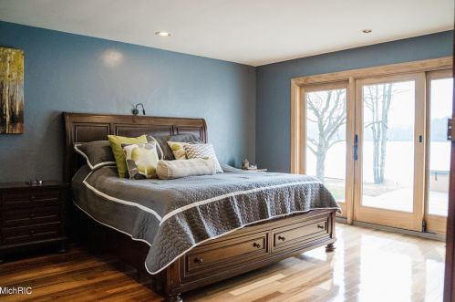 4206 Lk Frst Dr, Kalamazoo MI 49008-3309 exterior