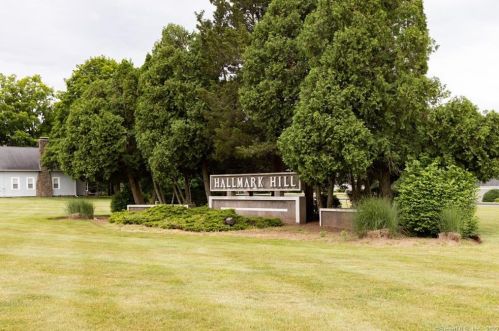 102 Colonial Hill Dr, Wallingford CT 06492-3472 exterior