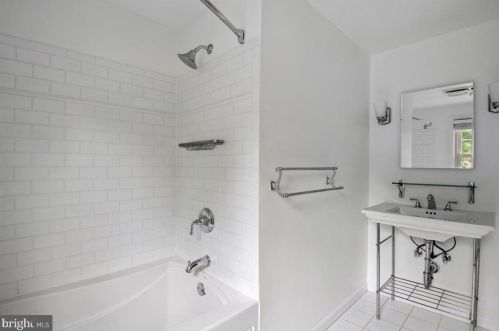 1111 Fallsmead Way, Rockville MD 20854-5549 exterior