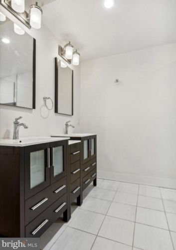 832 19 St, Philadelphia PA 19146-4656 exterior