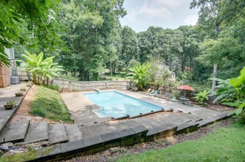 4006 Howell Fry Rd, Duluth GA 30096-3125 exterior