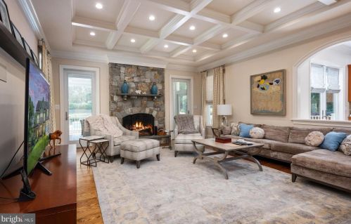 6421 Divine St, Mc Lean VA 22101-4702 exterior