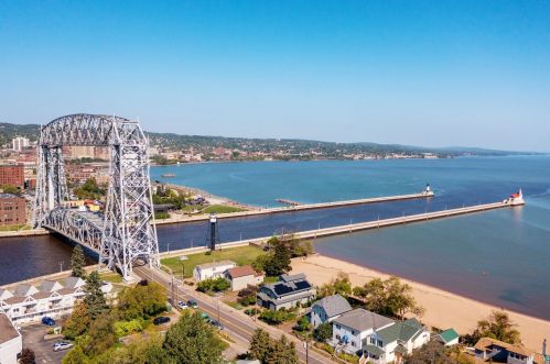 912 Lake Ave, Duluth MN 55802-2406 exterior