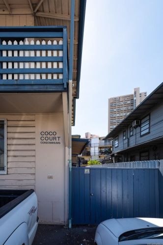 607 Isenberg St, Honolulu HI  96826-4539 exterior