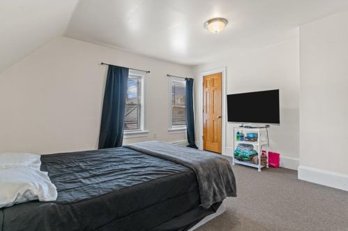 246 Smith St, Providence RI 02911-3307 exterior