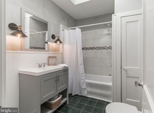 6642 17 St, Philadelphia PA 19121-0033 exterior