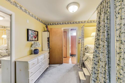 322 Kenmore Ave, Elmhurst IL 60126-3518 exterior