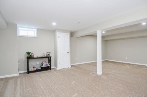 41 Windermere Vlg Rd, Ellington CT exterior