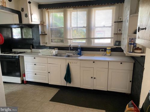 2261 37 St, Camden NJ 08110-2207 exterior