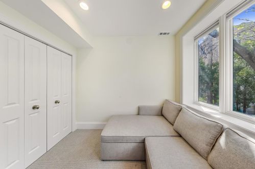 579 Hawthorne Pl, Chicago IL  60657-2922 exterior