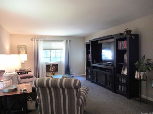 48 Brittany Dr, Middletown NY 10940-4251 exterior