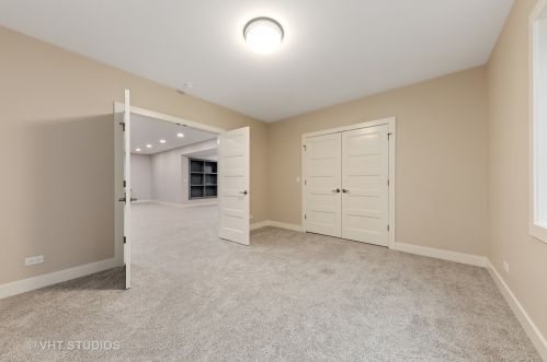 111 Clinton Ave, Elmhurst IL 60126-2906 exterior