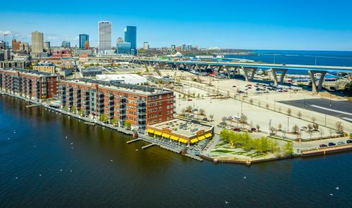 601 Erie St, Milwaukee WI 53202-6200 exterior