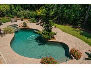 1050 Lk Shr Overlook, Alpharetta GA  30005-9000 exterior