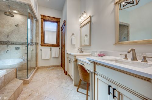 2732 Marshfield Ave, Chicago IL 60614-1016 exterior