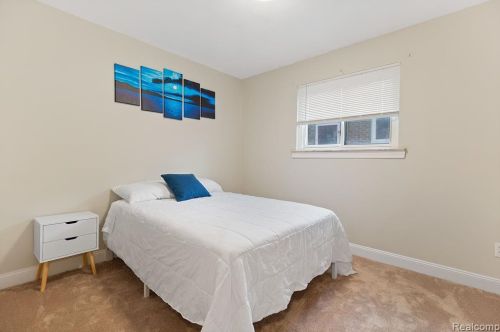 4191 Monroe St, Dearborn Heights MI  48125-2516 exterior