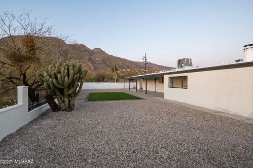 6611 Swan Rd, Tucson AZ 85718-5433 exterior