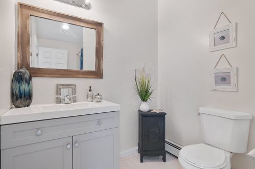 297 Main St, Seabrook NH 03874-4621 exterior