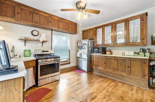 1525 82, Milwaukee WI 53222-2935 exterior