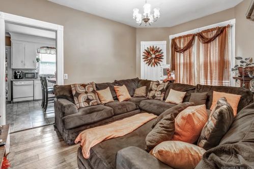 199 Elizabeth St, Derby CT 06418-1813 exterior