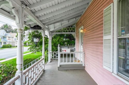 40 Bloomfield Ave, Windsor CT 06095-2303 exterior