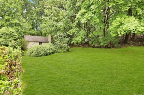 11 Louis Ave, Valley Cottage NY 10989-2327 exterior