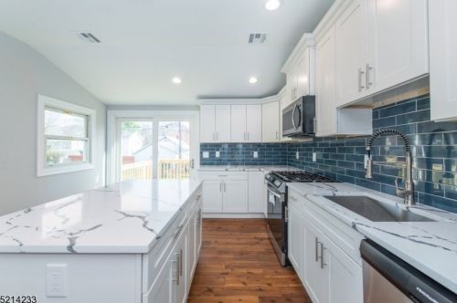 18 Clover Pl, Dover NJ 07803-3103 exterior