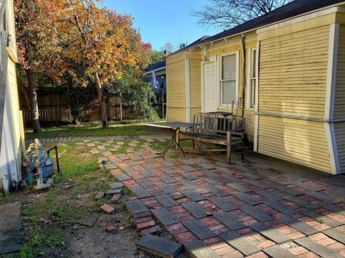 402 Augusta St, Dallas TX  75214-5023 exterior