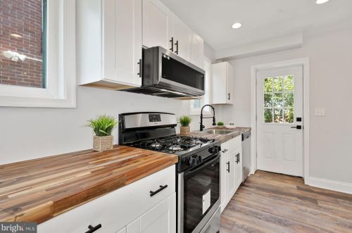 5020 Hanna Pl, Washington DC  20019-5818 exterior