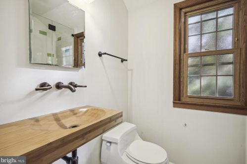 5823 Monticello Rd, Alexandria VA 22303-1302 exterior