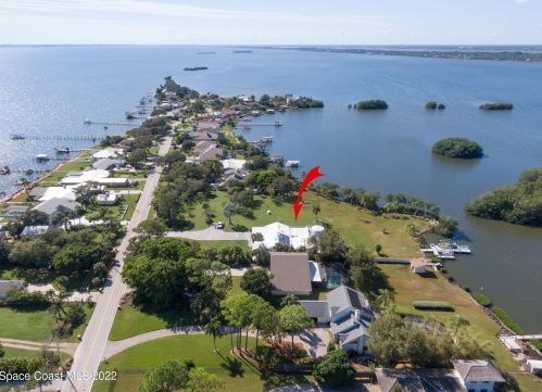 2945 Newfound Harbor Dr, Merritt Island FL 32952-2861 exterior