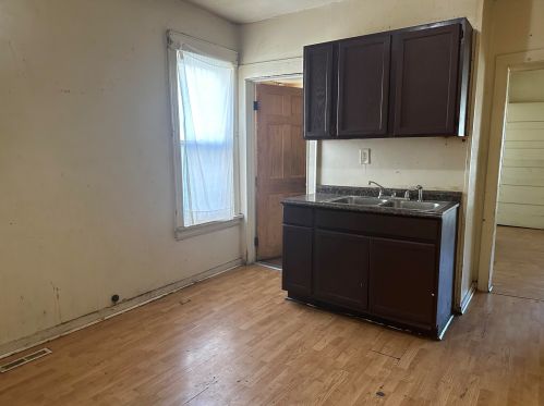 5515 36th St, Milwaukee, WI 53209-4759