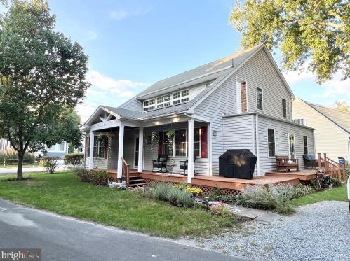 1600 Cliff Dr, Edgewater, MD 21037-4923