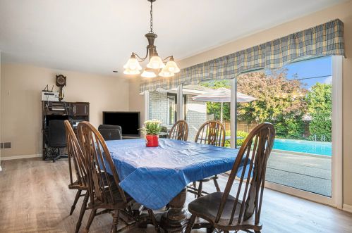 652 Ruddiman Dr, Meskegon MI 49445-2867 exterior