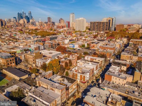 724 4 St, Philadelphia PA 19133-3208 exterior