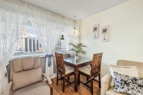 425 Ena Rd, Honolulu HI  96815-1735 exterior