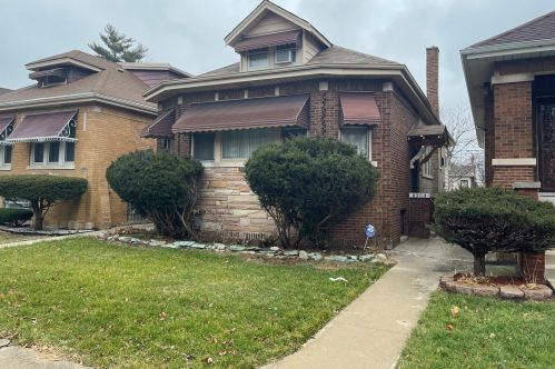 8353 May St, Chicago, IL 60620-3114