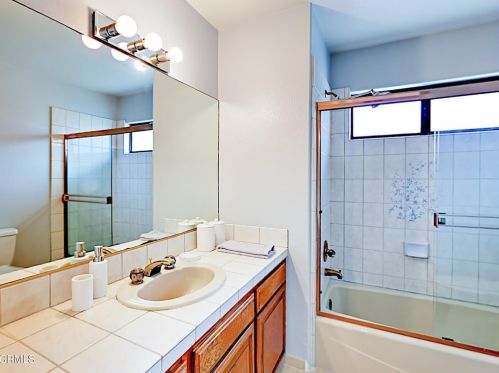 2311 Victoria Ave, Oxnard CA 93035-2969 exterior