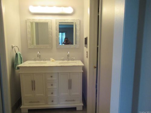 100 Sycamore Dr, Middletown NY 10940-5459 exterior