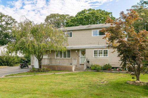 227 Fruitwood Ln, Central Islip, NY 11722-2501