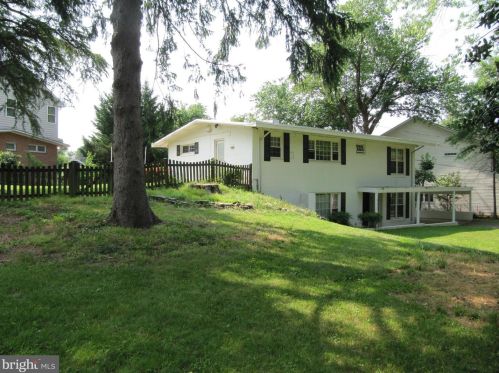 1807 Youngblood St, Mc Lean VA  22101-5244 exterior